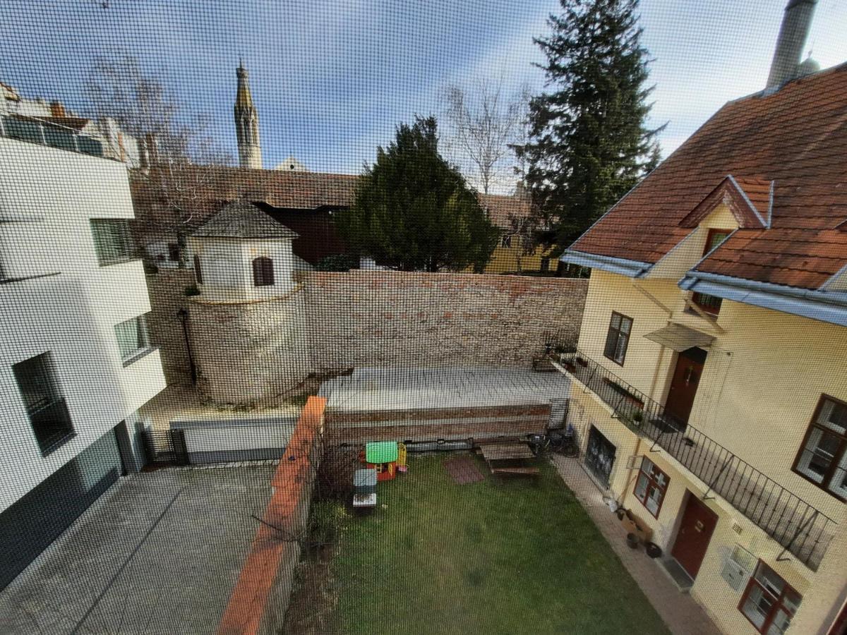 Enjoy 110Qm Apartment Im Historischen Zentrum Sopron Dış mekan fotoğraf